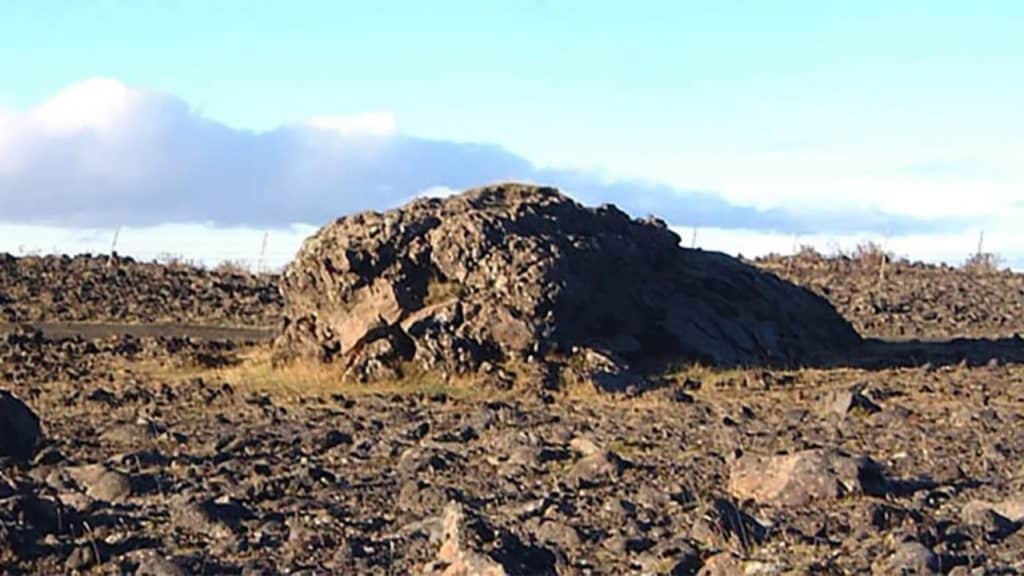 The rock on which it is said Gunnar stood on to watch back to his home.