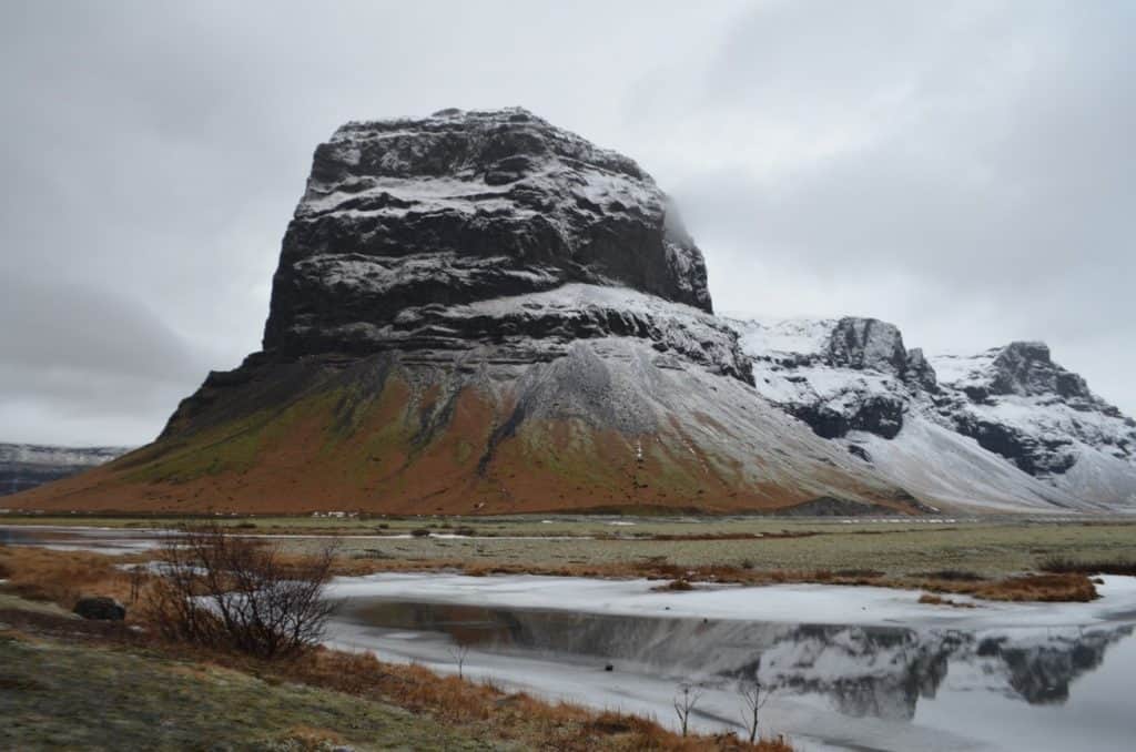 The home of Jarngrimur, the mountain Lomagnupur